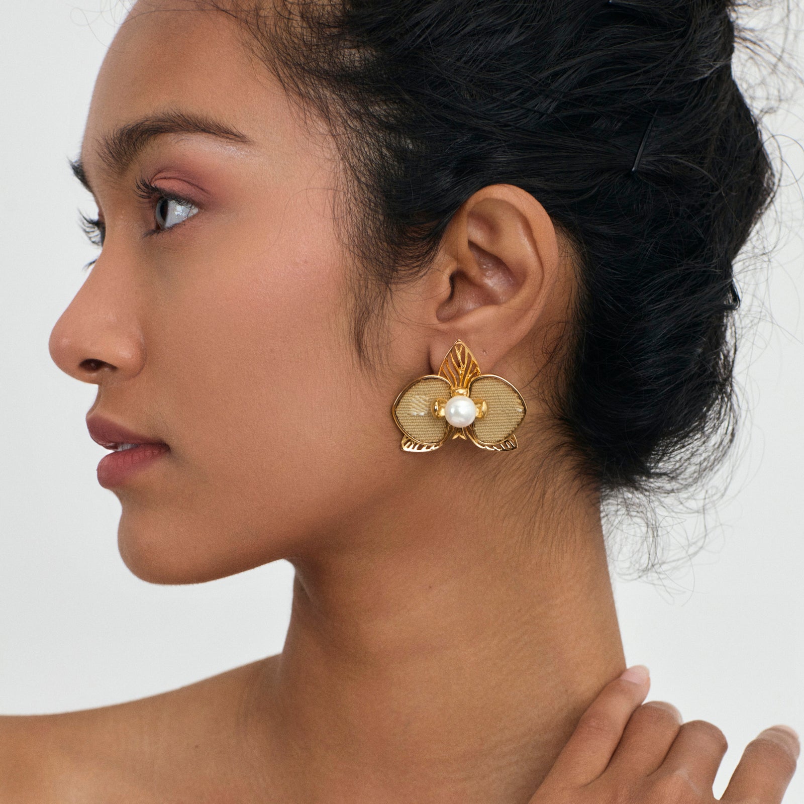 [IN]TRIGUE X SIA BLOOM STATEMENT EARRINGS - GOLD