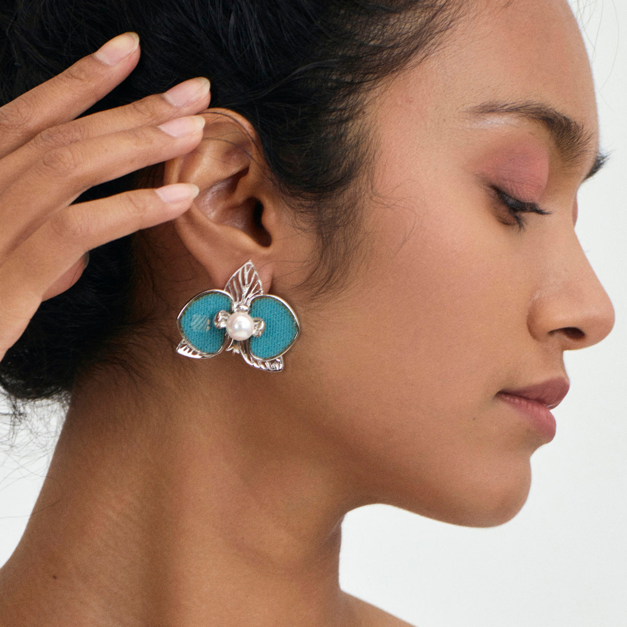 [IN]TRIGUE X SIA BLOOM STATEMENT EARRINGS - RHODIUM